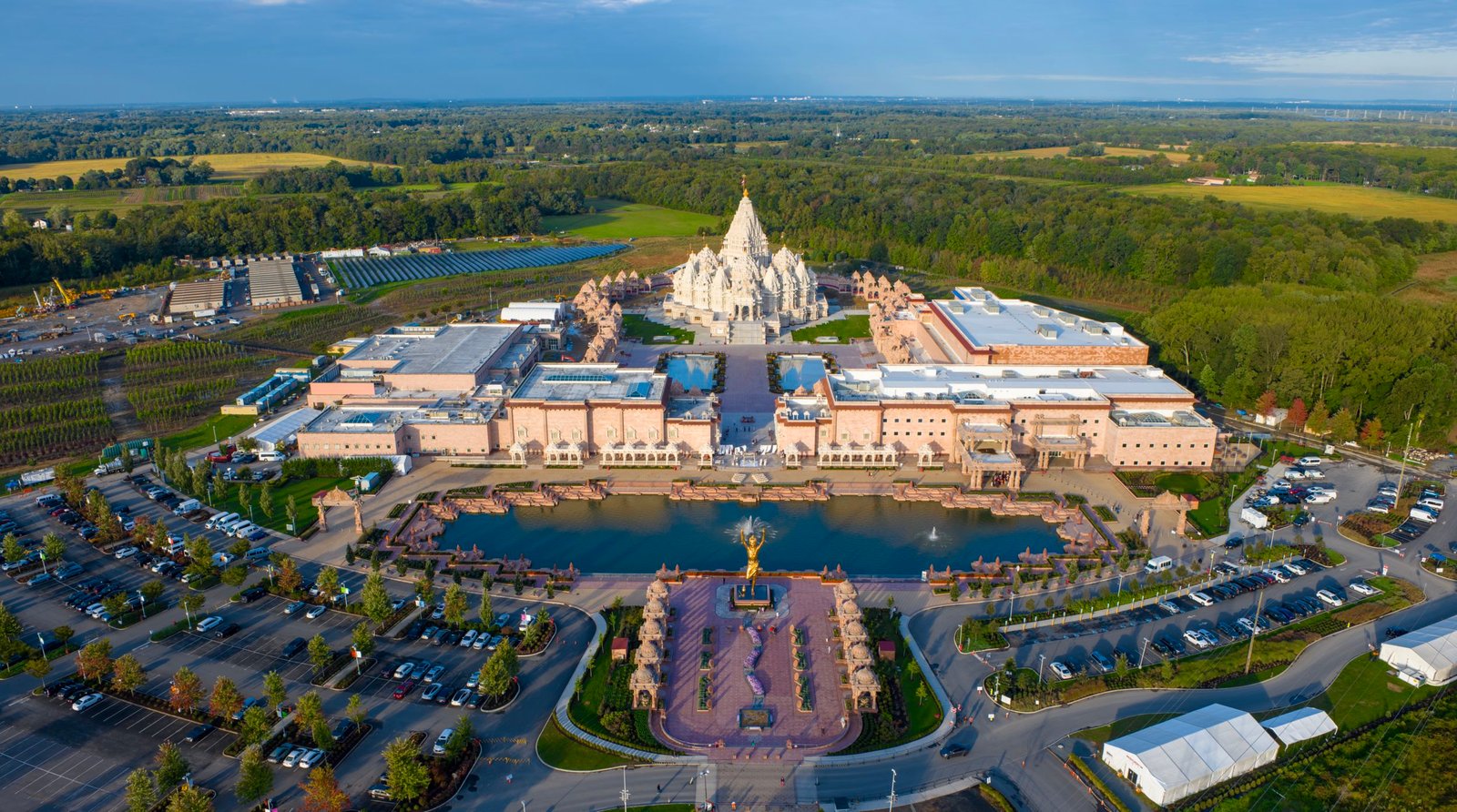 BAPS SWAMINARAYAN AKSHARDHAM: WHERE SPIRITUALITY MEETS ARCHITECTURAL SPLENDOR